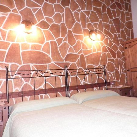 La Cueva Del Lince Pension Zarza De Granadilla Buitenkant foto