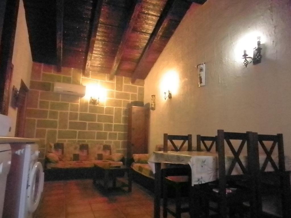 La Cueva Del Lince Pension Zarza De Granadilla Buitenkant foto