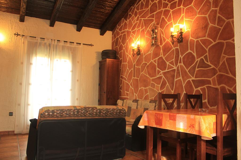 La Cueva Del Lince Pension Zarza De Granadilla Buitenkant foto