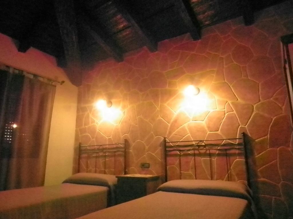 La Cueva Del Lince Pension Zarza De Granadilla Buitenkant foto